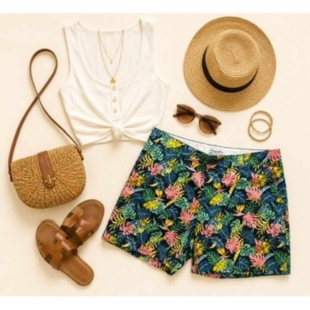 Caribbean Joe Tropical Leaf Print Shorts Women's Size 4 Navy Pink Green Floral